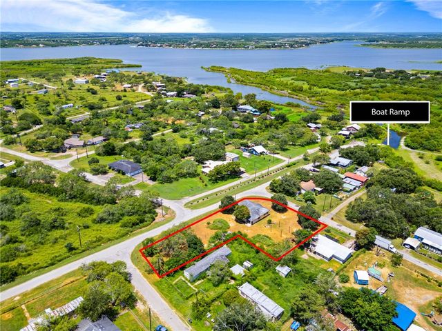 133 Lake St, Mathis, TX 78368