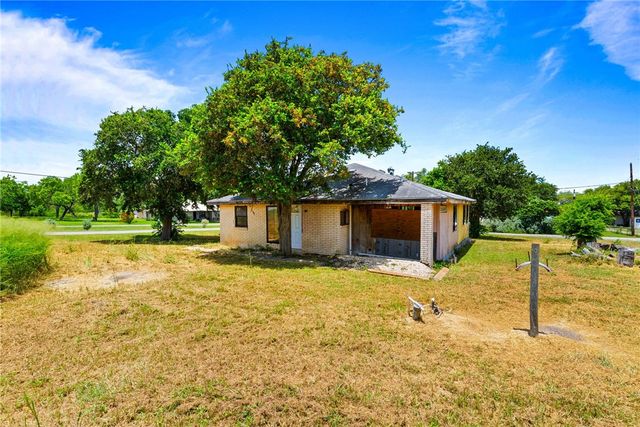 133 Lake St, Mathis, TX 78368