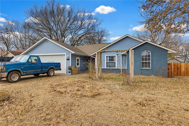 1147 N Fieldstone Avenue, Fayetteville, AR 72704