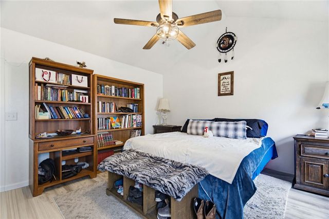 1147 N Fieldstone Avenue, Fayetteville, AR 72704