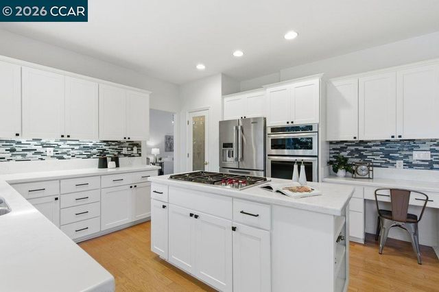 811 Vineyard Ct, Pleasant Hill, CA 94523