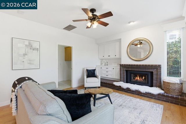 811 Vineyard Ct, Pleasant Hill, CA 94523