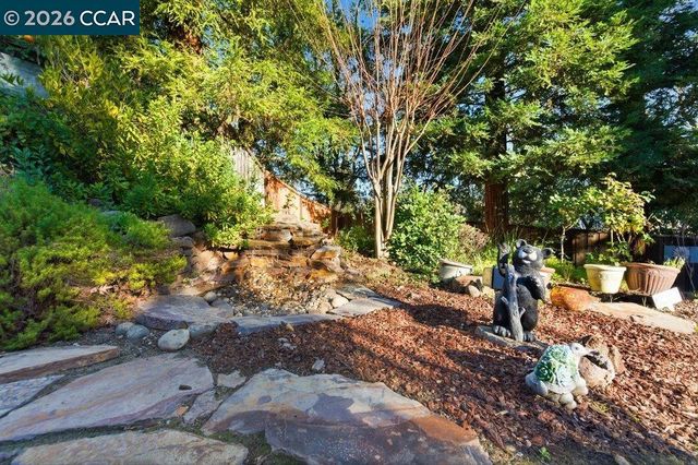 811 Vineyard Ct, Pleasant Hill, CA 94523