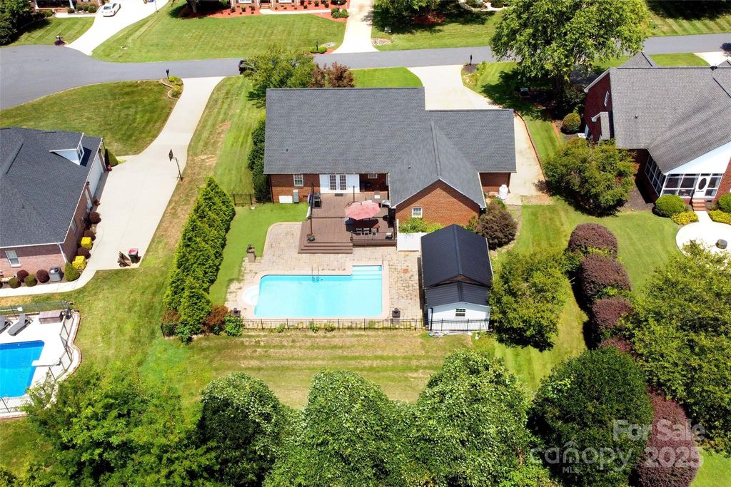 2914 Weatherfield Drive, Lincolnton, NC 28092