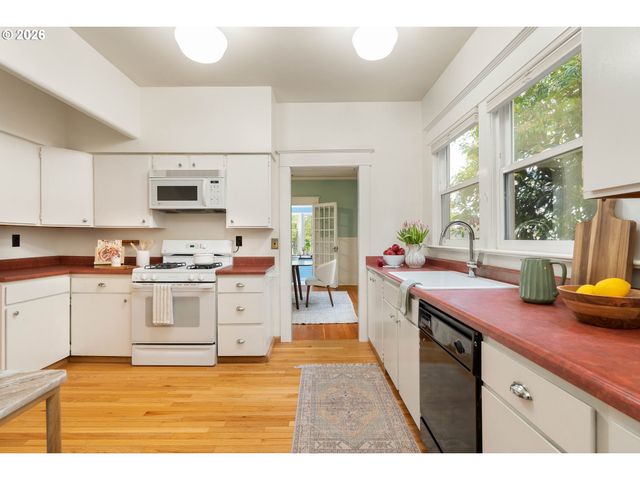 5823 Ne FLANDERS St, Portland, OR 97213