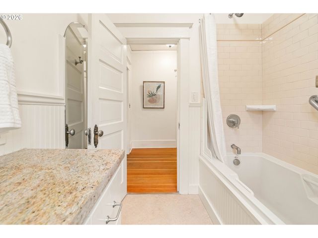 5823 Ne FLANDERS St, Portland, OR 97213