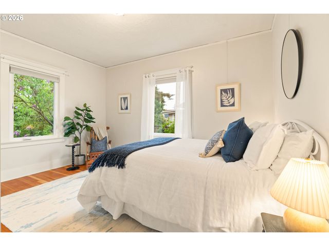 5823 Ne FLANDERS St, Portland, OR 97213