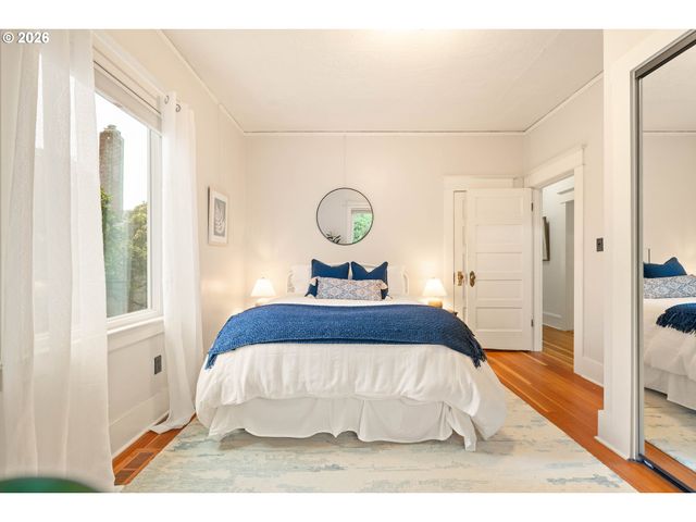 5823 Ne FLANDERS St, Portland, OR 97213