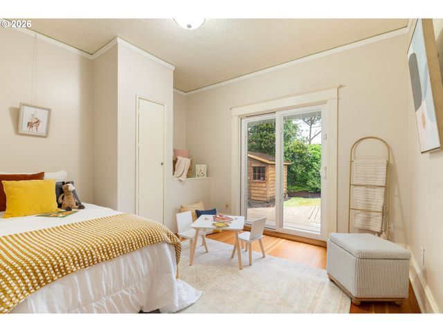 5823 Ne FLANDERS St, Portland, OR 97213