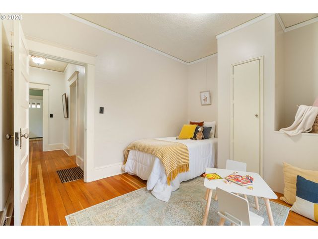 5823 Ne FLANDERS St, Portland, OR 97213