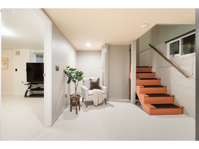 5823 Ne FLANDERS St, Portland, OR 97213