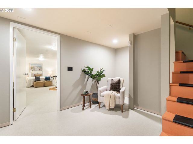 5823 Ne FLANDERS St, Portland, OR 97213