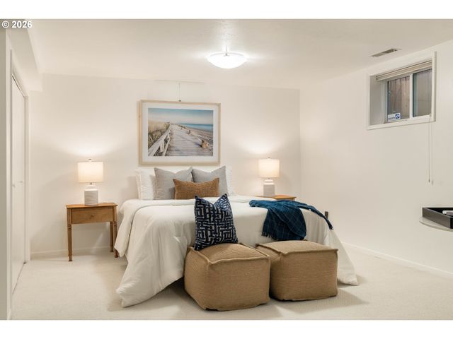 5823 Ne FLANDERS St, Portland, OR 97213