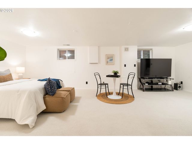 5823 Ne FLANDERS St, Portland, OR 97213