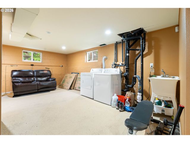 5823 Ne FLANDERS St, Portland, OR 97213