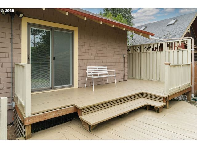 5823 Ne FLANDERS St, Portland, OR 97213