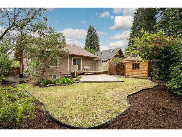 5823 Ne FLANDERS St, Portland, OR 97213