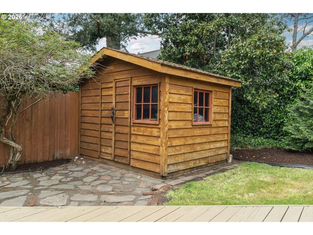 5823 Ne FLANDERS St, Portland, OR 97213