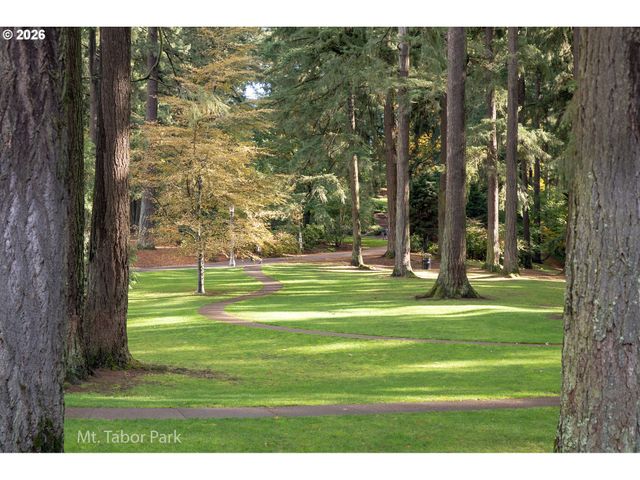 5823 Ne FLANDERS St, Portland, OR 97213