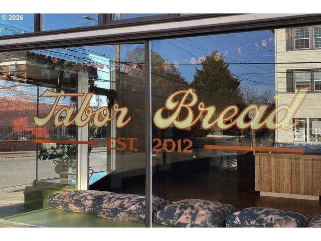 5823 Ne FLANDERS St, Portland, OR 97213