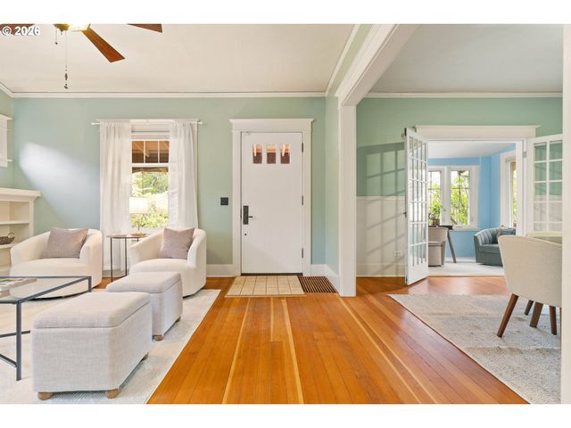 5823 Ne FLANDERS St, Portland, OR 97213