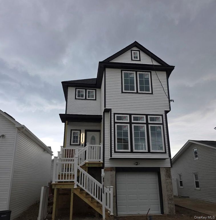 9 James Street S, East Rockaway, NY 11518