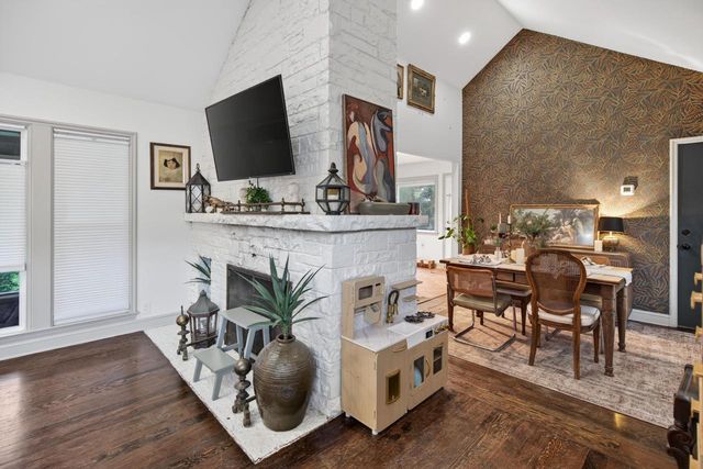 4100 N Ardmore AVENUE, Shorewood, WI 53211