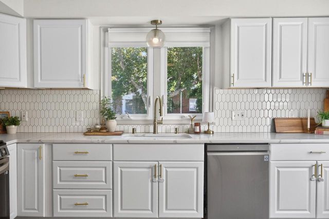 4100 N Ardmore AVENUE, Shorewood, WI 53211