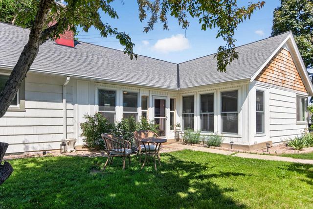 4100 N Ardmore AVENUE, Shorewood, WI 53211