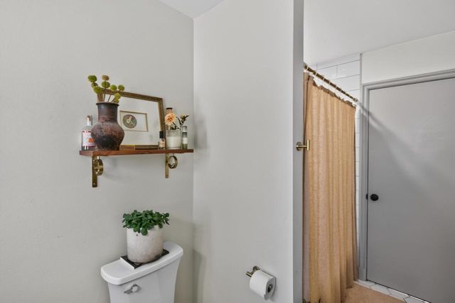 4100 N Ardmore AVENUE, Shorewood, WI 53211