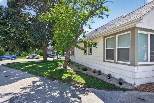 4100 N Ardmore AVENUE, Shorewood, WI 53211