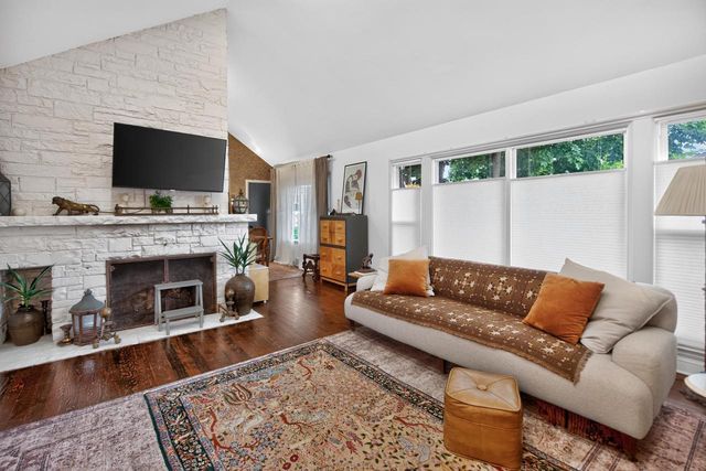4100 N Ardmore AVENUE, Shorewood, WI 53211