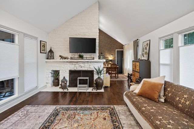 4100 N Ardmore AVENUE, Shorewood, WI 53211