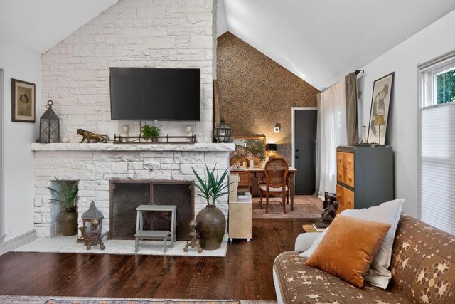 4100 N Ardmore AVENUE, Shorewood, WI 53211