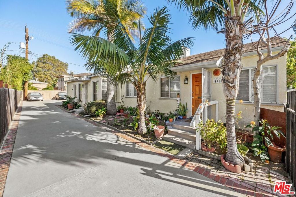 Image 1 of property listing at 1910 Colby Ave, Los Angeles, CA 90025