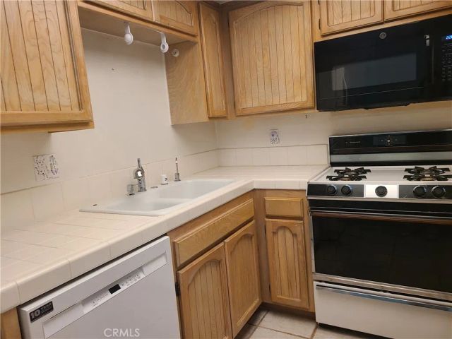 7620 Hollister Avenue 111, Santa Barbara, CA 93117