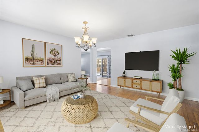 211 Oswego Avenue, Medford, NY 11763