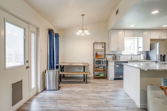 2135 Reverchon Drive, Arlington, TX 76017