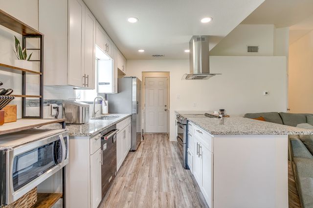 2135 Reverchon Drive, Arlington, TX 76017