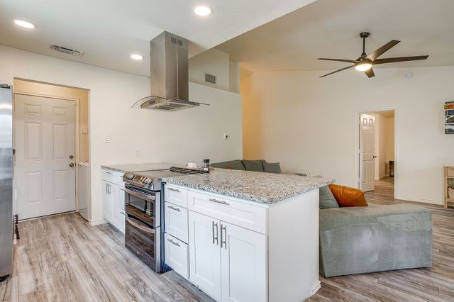 2135 Reverchon Drive, Arlington, TX 76017