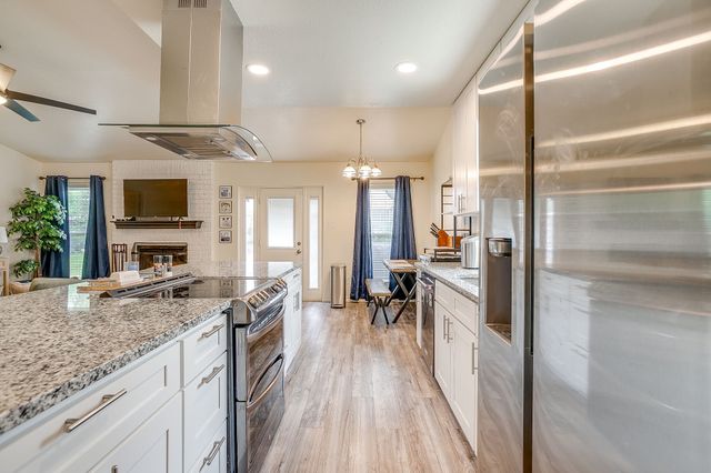 2135 Reverchon Drive, Arlington, TX 76017