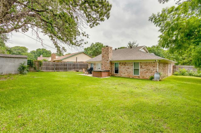 2135 Reverchon Drive, Arlington, TX 76017