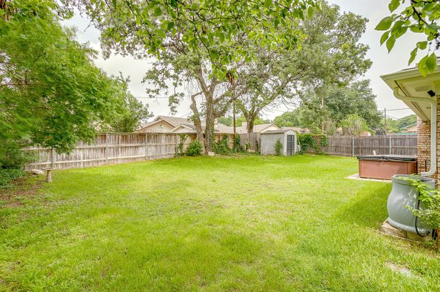 2135 Reverchon Drive, Arlington, TX 76017