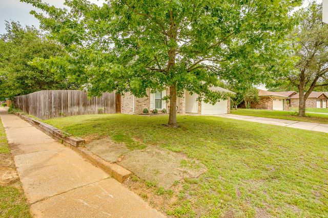 2135 Reverchon Drive, Arlington, TX 76017