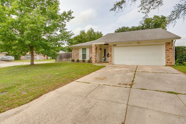 2135 Reverchon Drive, Arlington, TX 76017