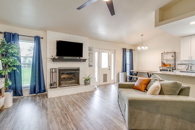 2135 Reverchon Drive, Arlington, TX 76017