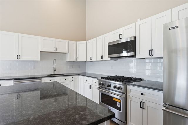 3809 Liberty Ave 403, Lawrenceville, PA 15201