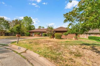 1007 Field Crest Court, Arlington, TX 76012