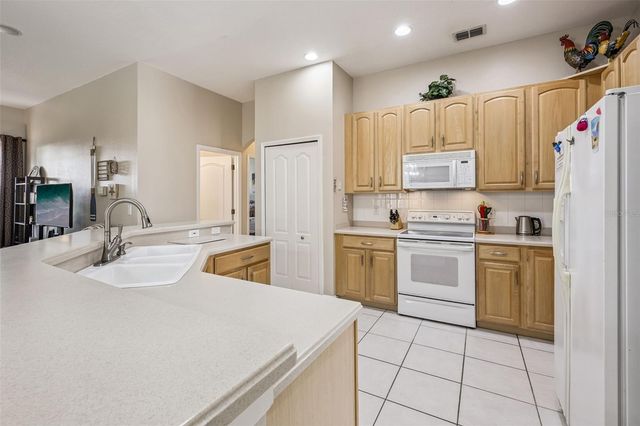 722 BRIGHTON DRIVE, Davenport, FL 33897