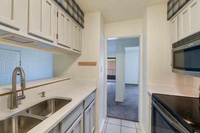 1202 Thorpe LN 402, San Marcos, TX 78666
